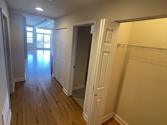 4th image of 837 S Western Ave Unit 406