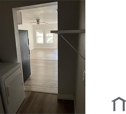 4th image of 8403 N Alaska St