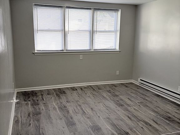 3rd image of 1886 Bond St APT D