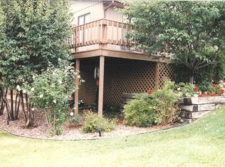 27500 Frederick Dr, Le Claire, IA 52753