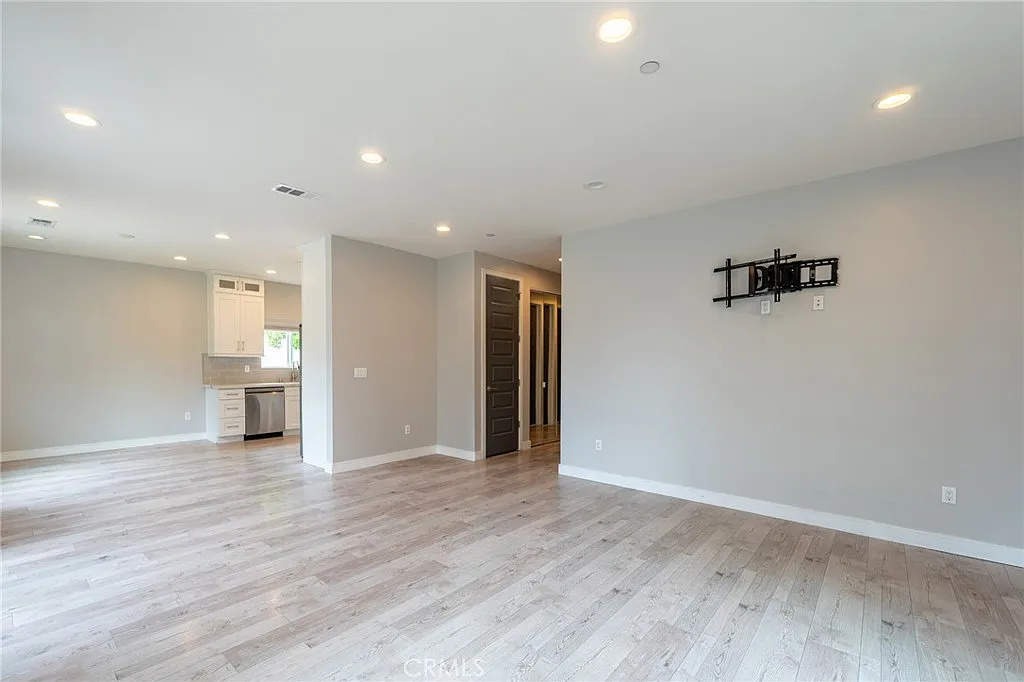 3 bed, 1200 sqft, $3,600 — Photo 4