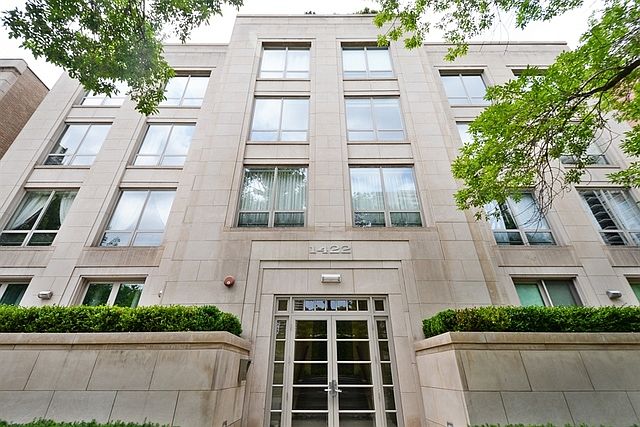 1st image of 1422 N La Salle St #206