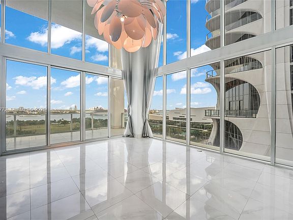 3rd image of 1040 Biscayne Blvd APT 1001