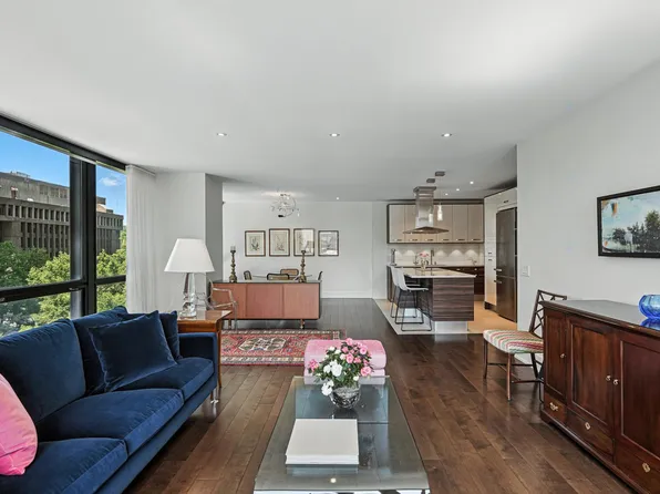 2 Westmount Sq #302, Montreal, QC H3Z 1P2