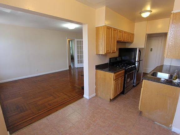 5th image of 4415 43rd Ave APT M5