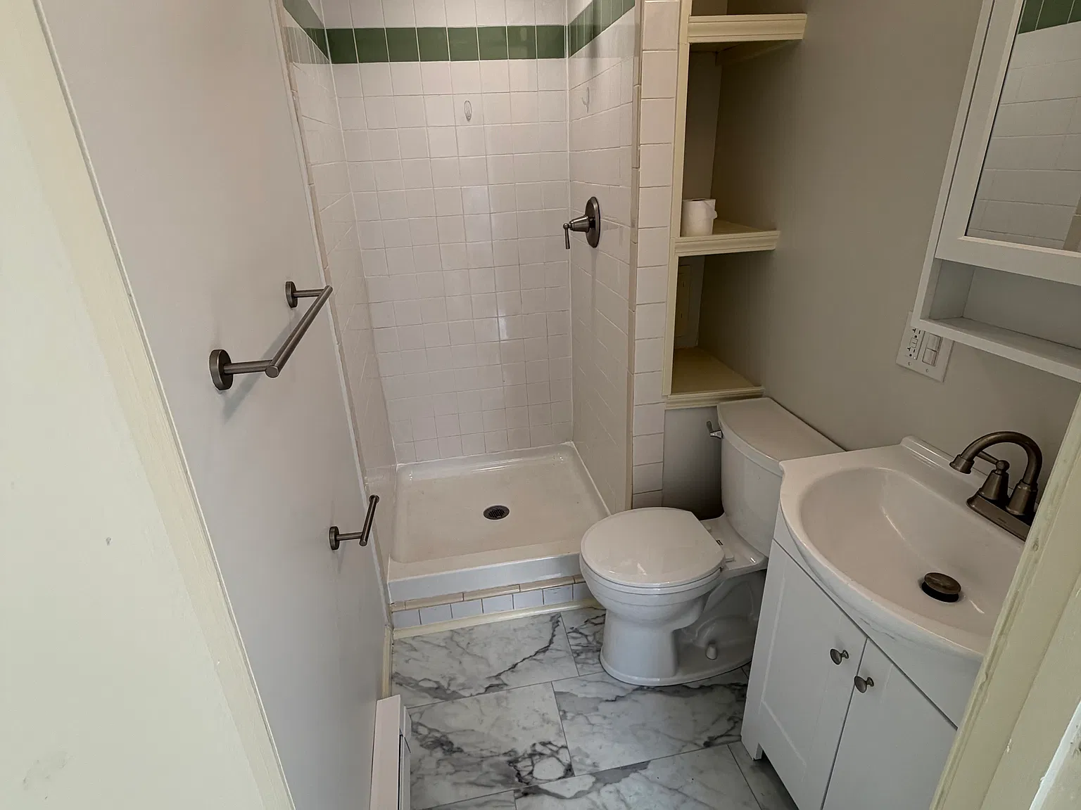 1 bed, 650 sqft, $1,000 — Photo 3
