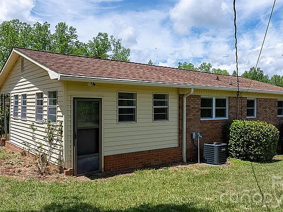1852 Skyland Dr — Photo 14