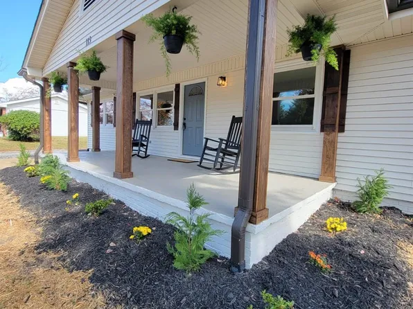 113 Willowbrook Rd, Hendersonville, NC 28792