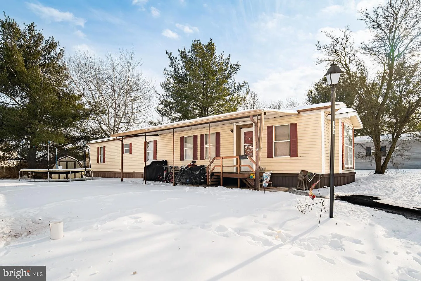 138 Meadowview Dr photo 1