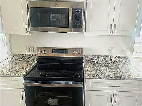 4th image of 40 Edwards St