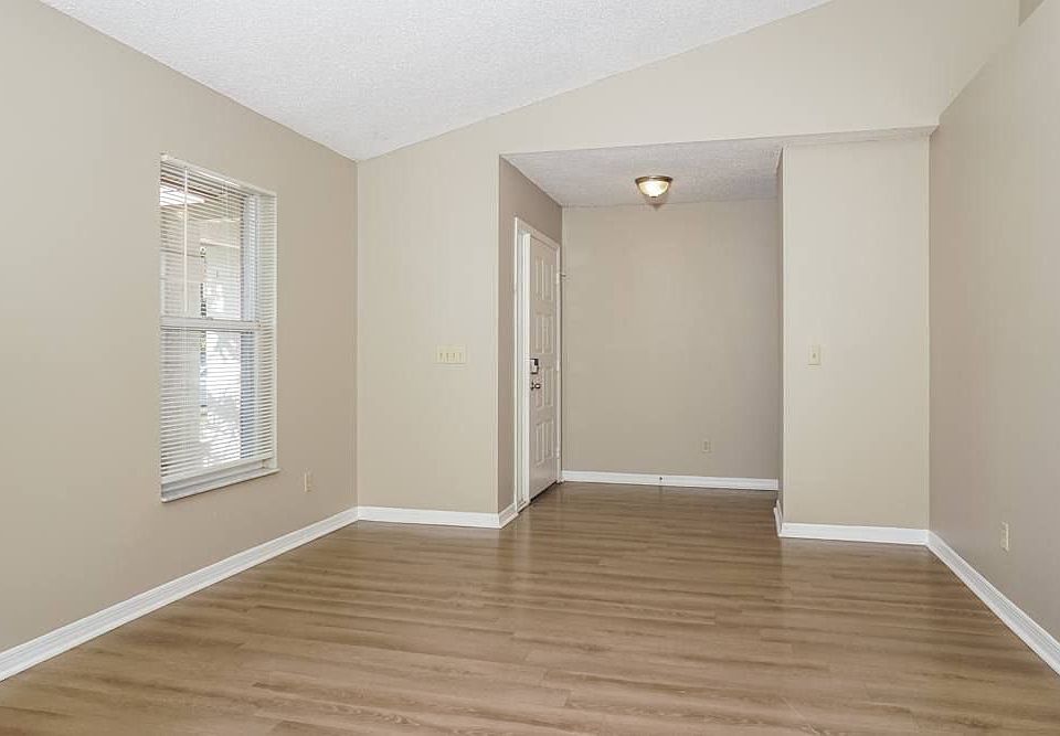 1st image of 7114 Queen Palm Cir