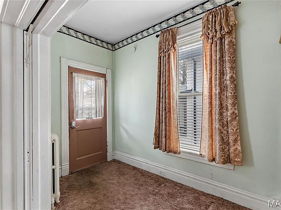 3rd image of 7336 Flora Ave