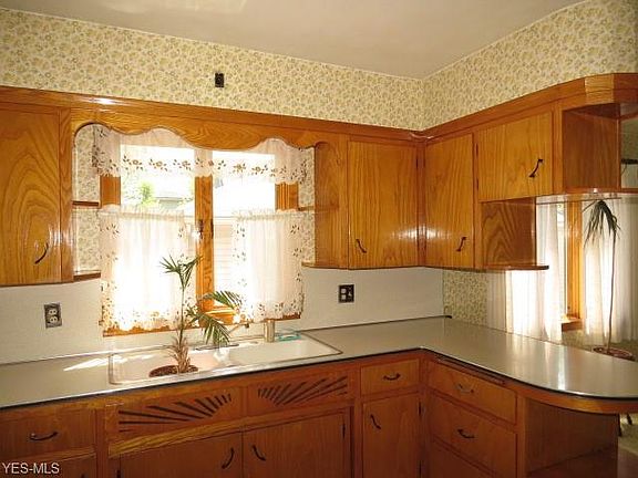 4th image of 700 W 21st St
