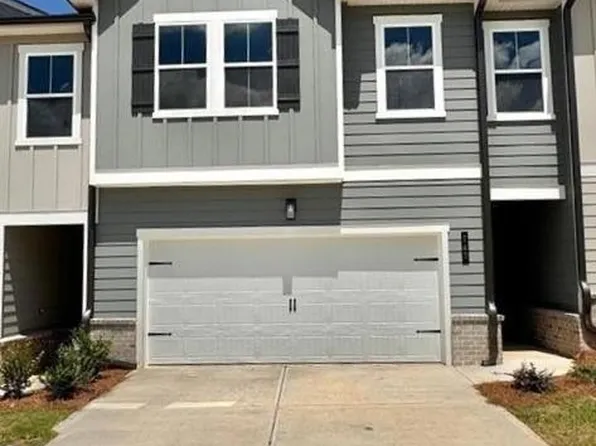 741 Point Place Dr, Loganville, GA 30052