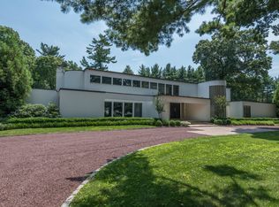 3 Carriage Dr, Old Westbury, NY 11568