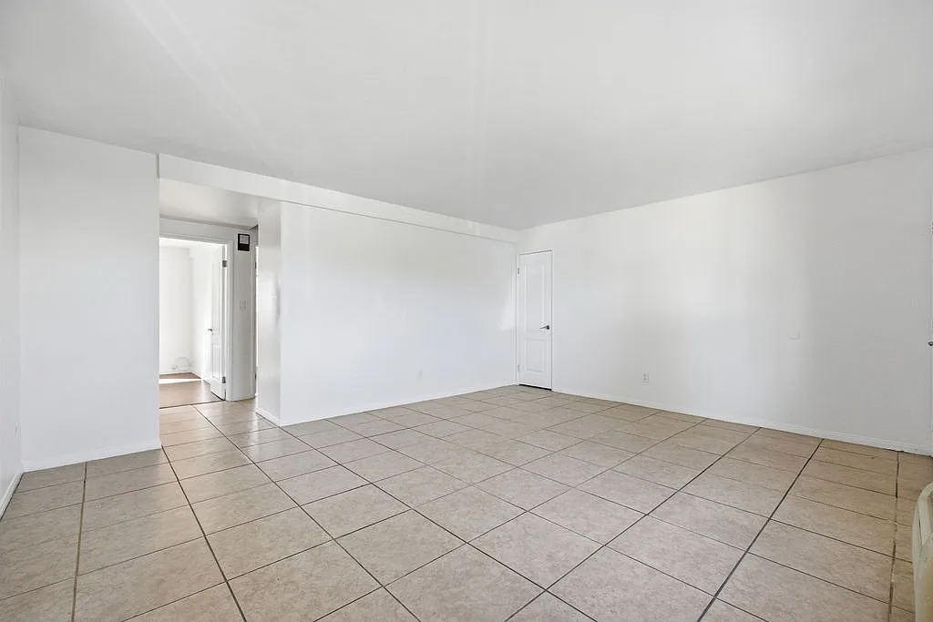 2 bed, 925 sqft, $2,900 — Photo 2