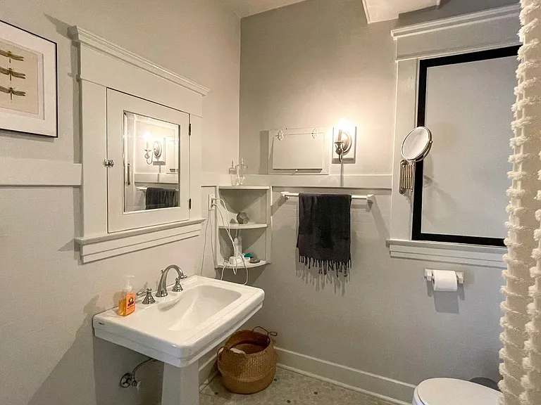416 E Roy St — Photo 14