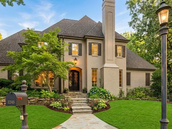 2245 Caylors Wood Cv, Germantown, TN 38138