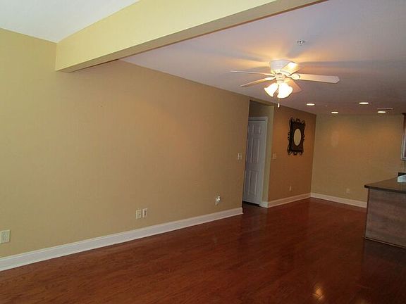 5th image of 203 Madison Ln SE #203