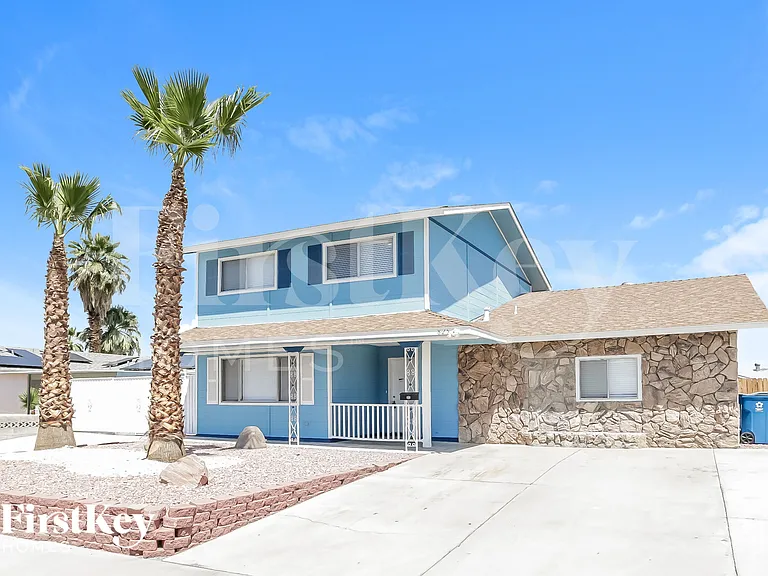 825 Antigua St — Photo 2