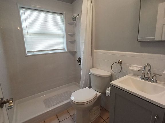 4th image of 4930 Victoria Dr APT 1B