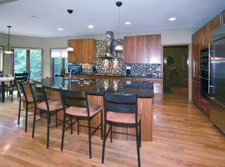 171 Red Oaks Dr, Vadnais Heights, MN 55127