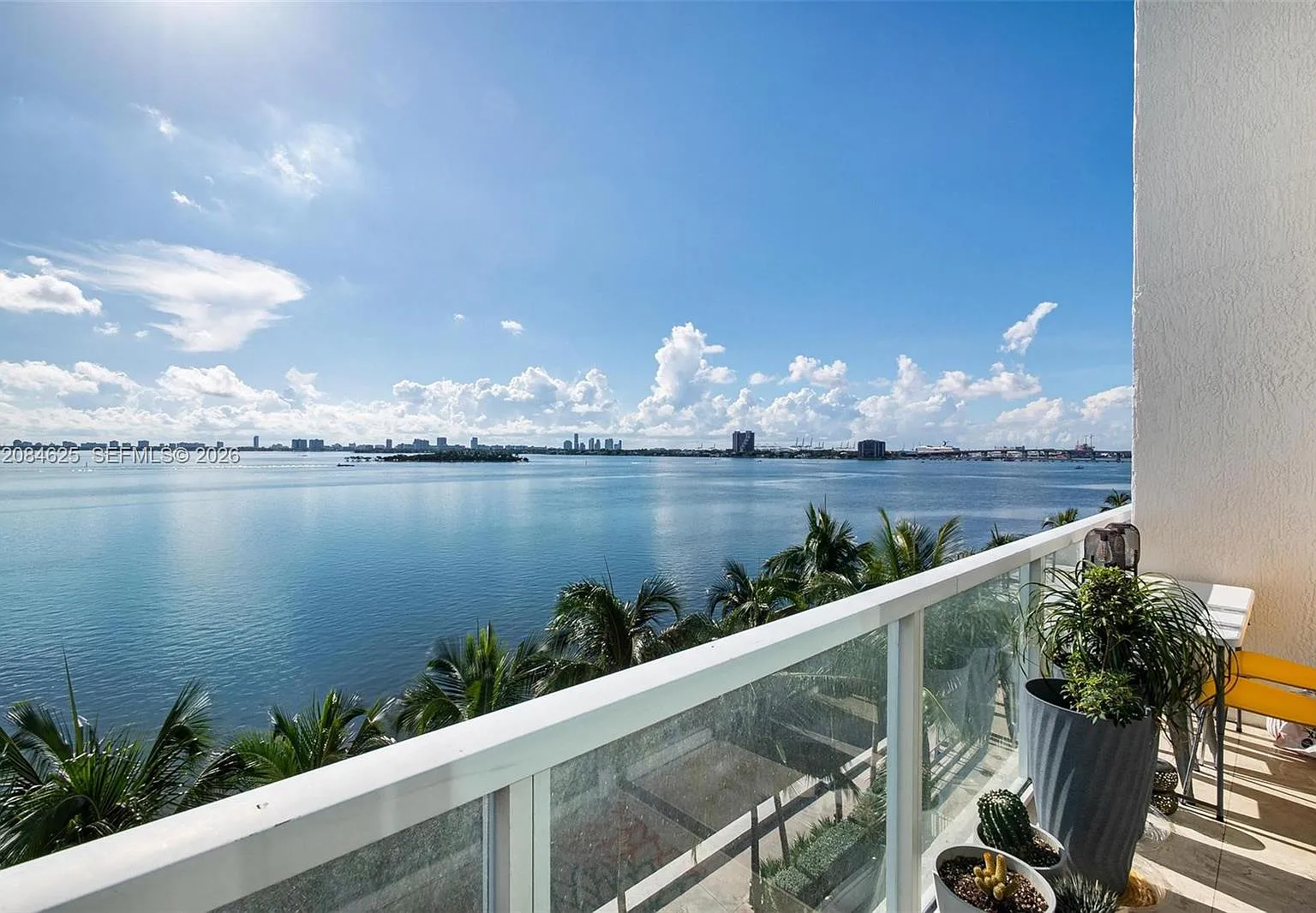 Onyx On The Bay Condo — Photo 2