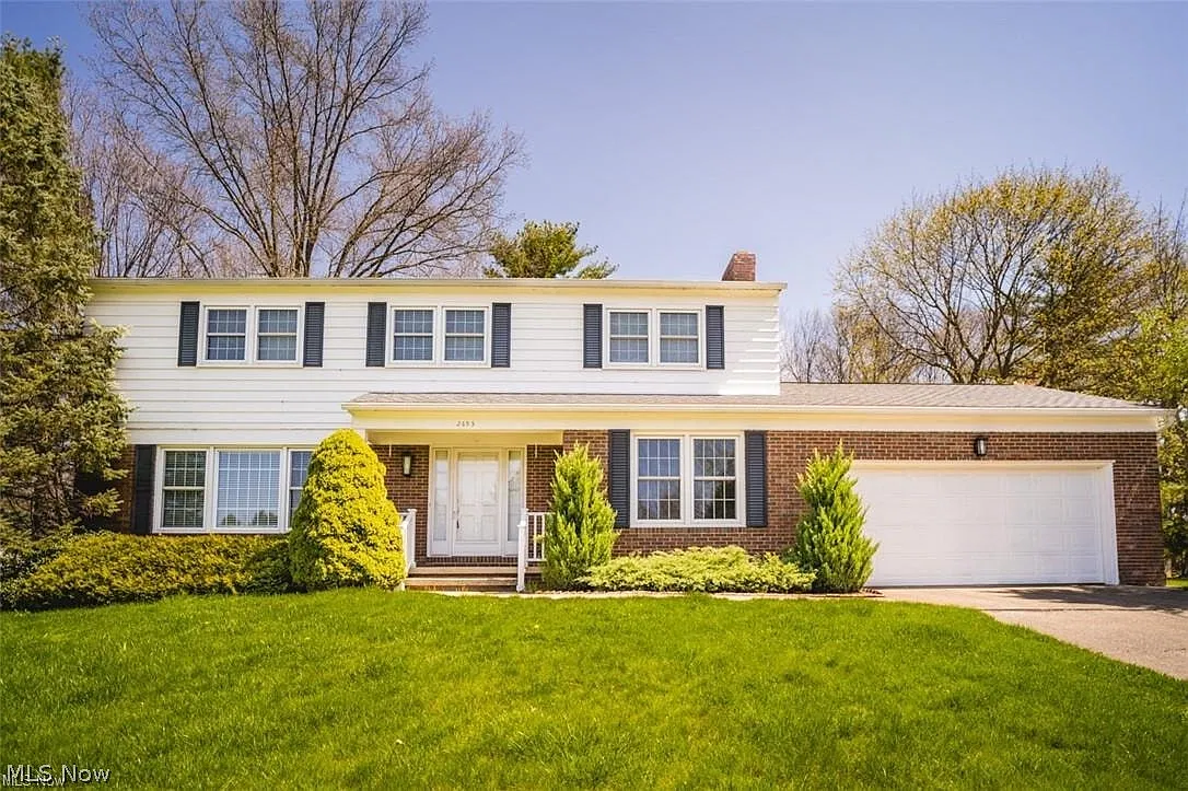 4 bed, 2.5 bath, 2520 sqft, $2,500 — Photo 1