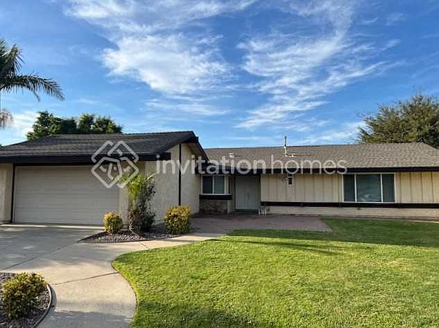 1st image of 1070 Country Club Ln