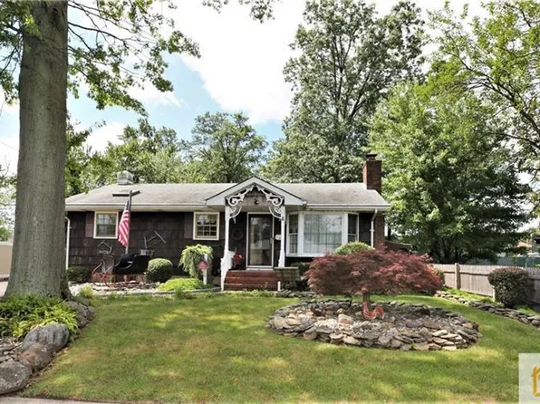 27 Kirk St, Avenel, NJ 07001