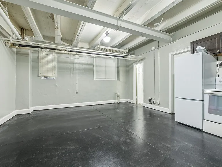 Piccadilly Apartments — Photo 6