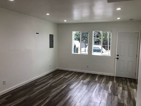 4th image of 5403-5411 Hubbard St #5409