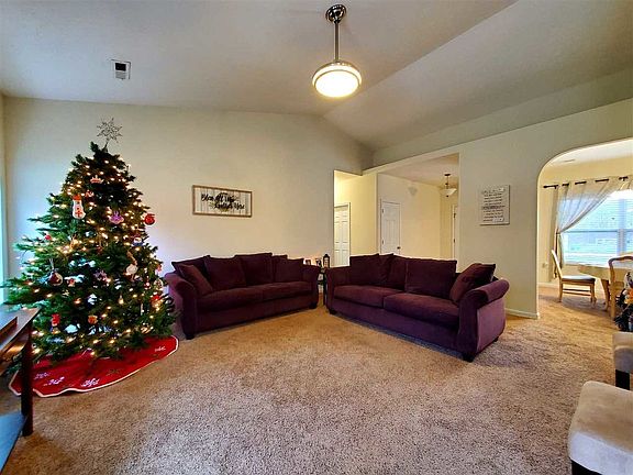 4th image of 694 Mallard Dr