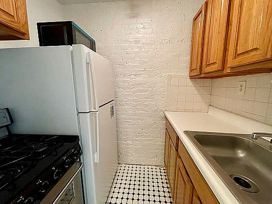 5th image of 1324 2nd Ave APT 3B