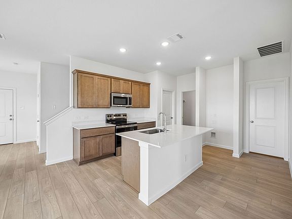4th image of 852 Hillcrest Blvd