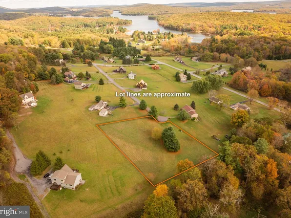 Meadow Ct, Oakland, MD 21550