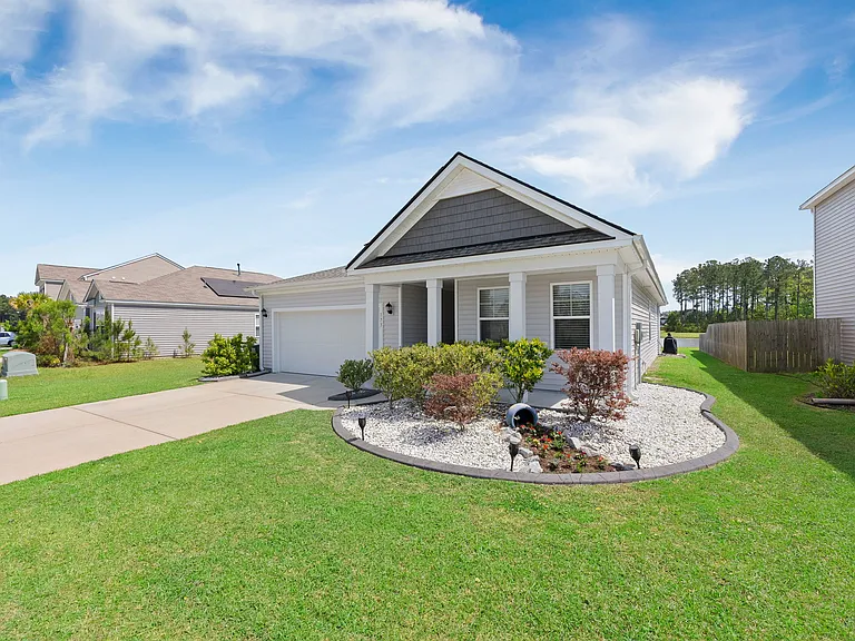 173 Greenwich Dr — Photo 3