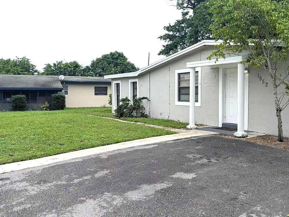 1552 NW 15th Ter