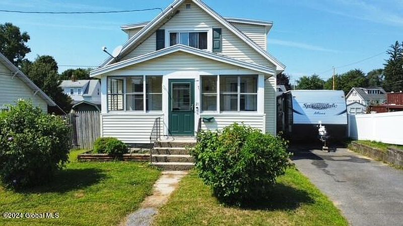 2nd image of 21 Madison Avenue