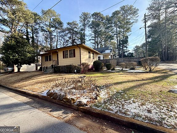 3rd image of 110 Valley St