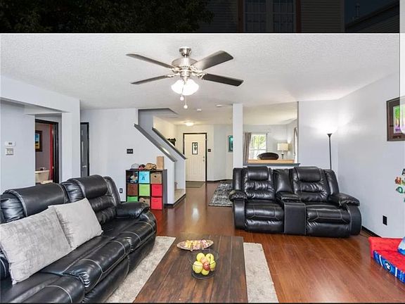 3rd image of 32 Winterwood Dr