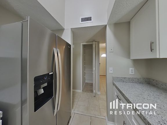 5th image of 9574 Villiers Dr N