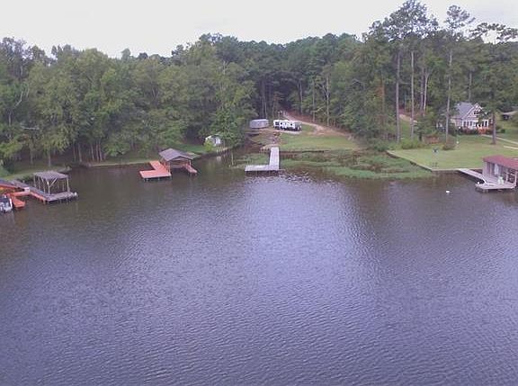 3rd image of 143 Pinewood Dr