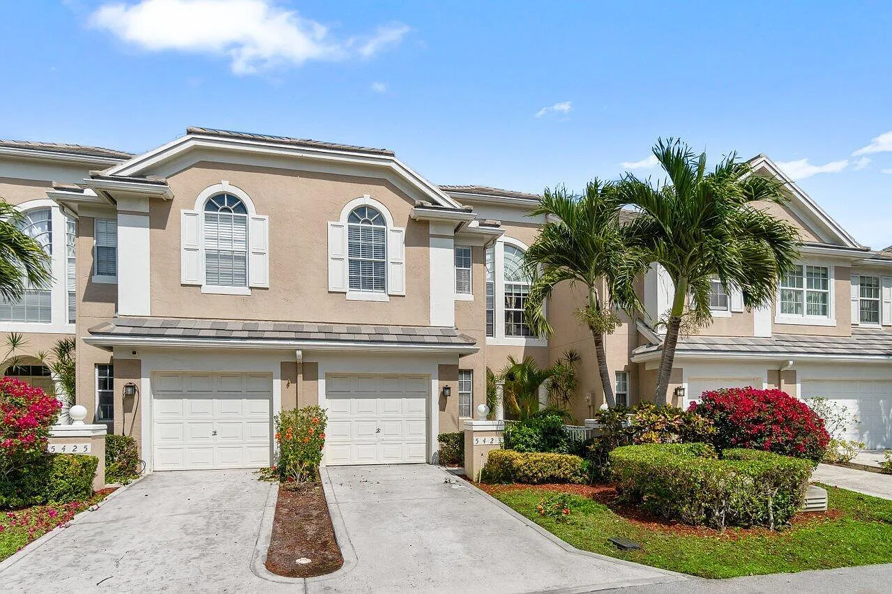 2 bed, 2.5 bath, 1719 sqft, $3,675 — Photo 3