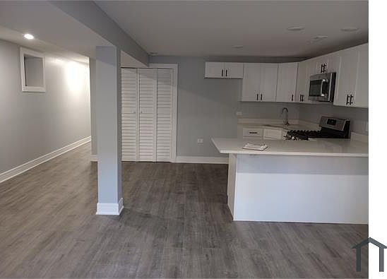 2nd image of 2323 W Warren Blvd #G