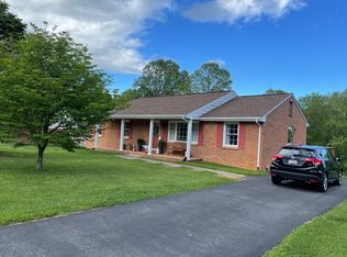 964 Knollwood Dr, Troutville, VA 24175
