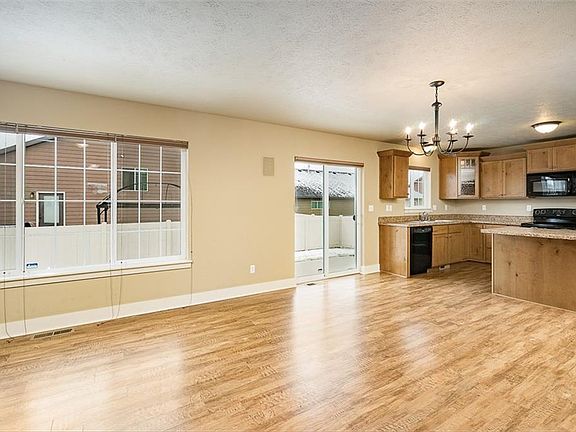4th image of 1341 Blackberry Way