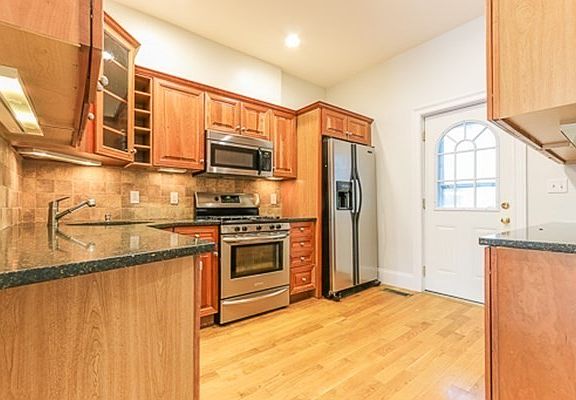 2nd image of 68-70 Moseley St #1