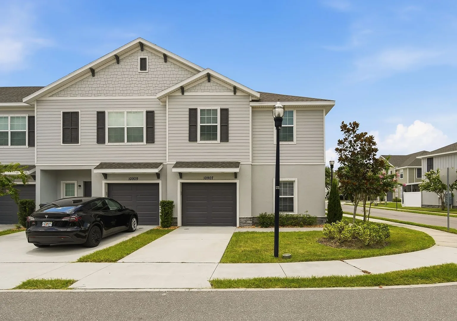 Welcome home to this pristine, never-lived-in townhome! — Photo 1