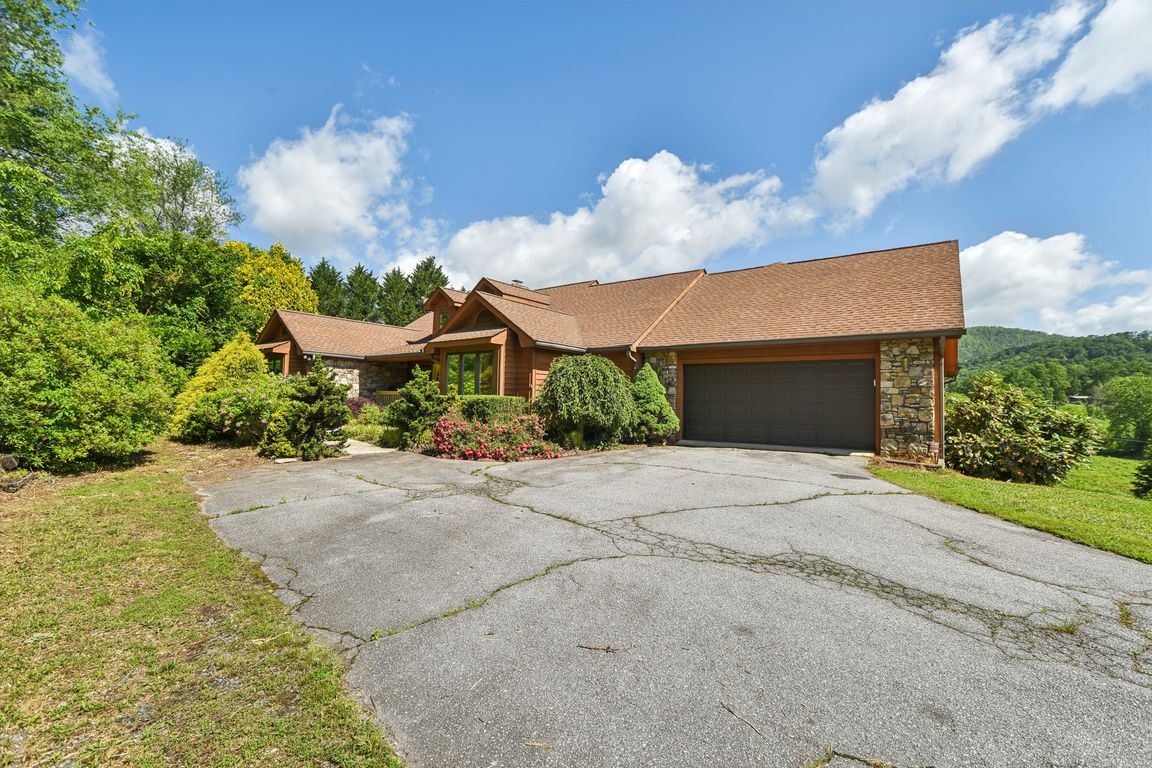 Bearwallow Rd-2205-001